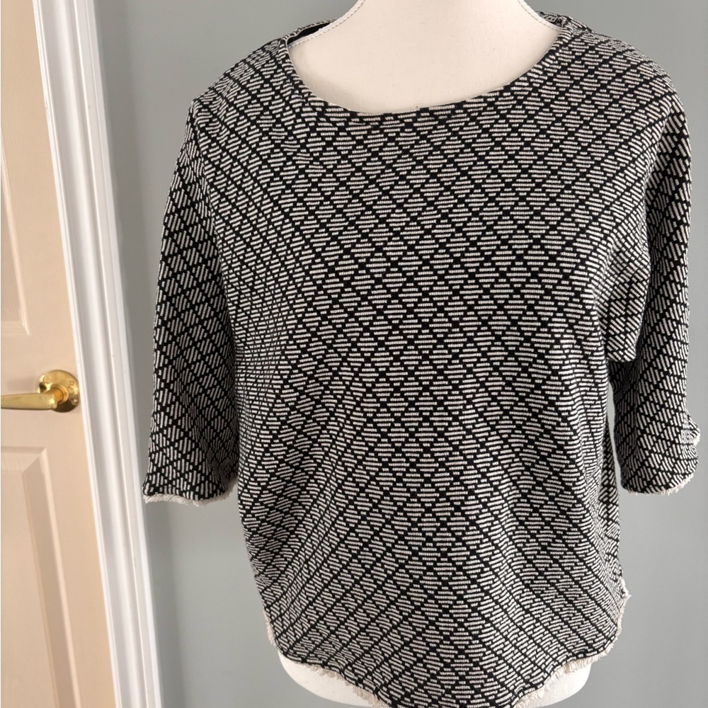 Black and White Geometric Pattern Top